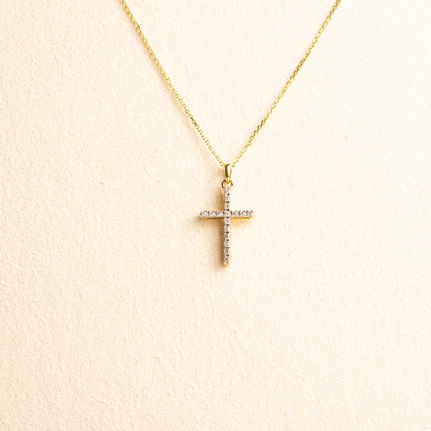 Cruz Oro Amarillo Diamantes 0.317 CT Gde con cadena (VAL) 14k