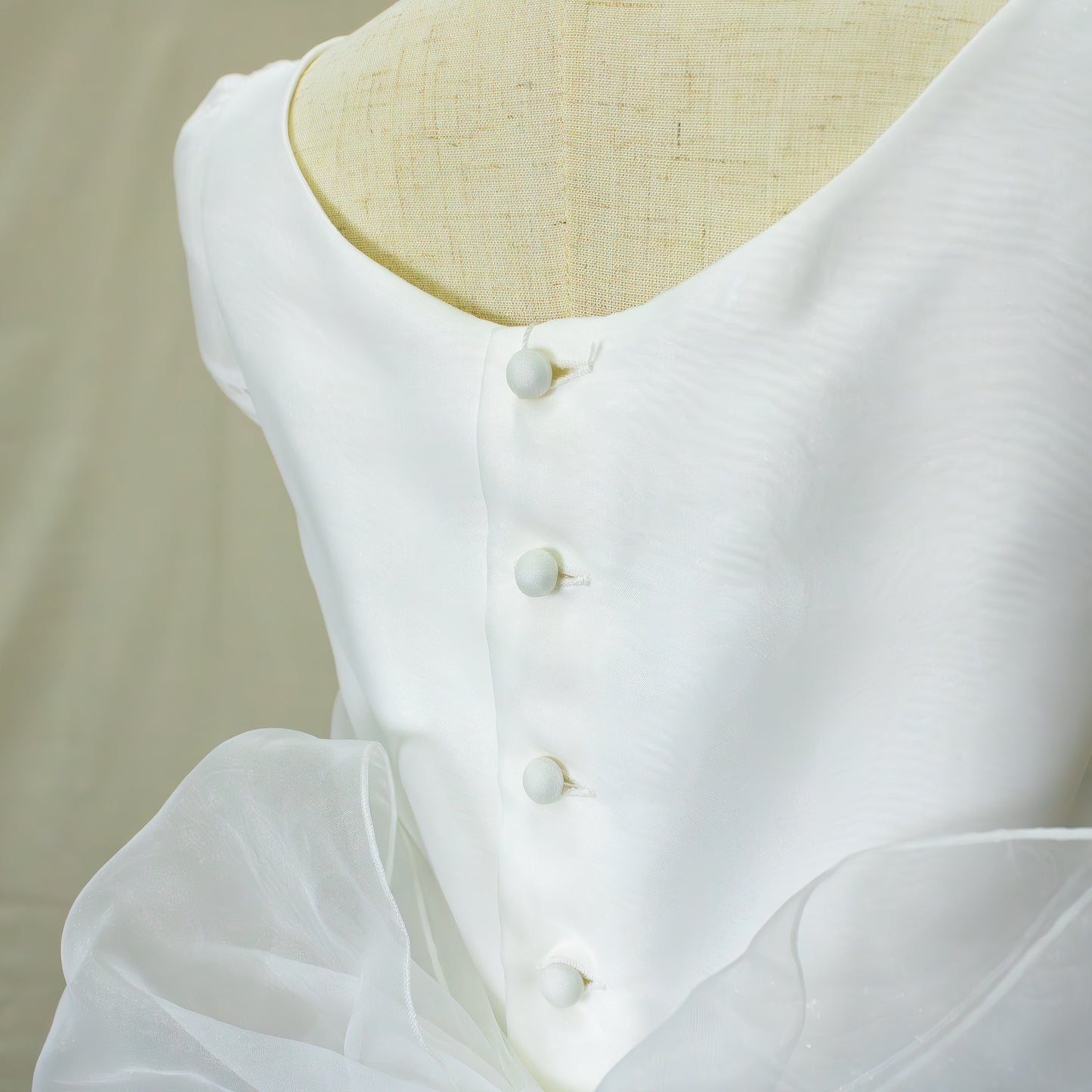 Vestido Comunión Especial Beige Gasa Todo a Tono Sin Rosa