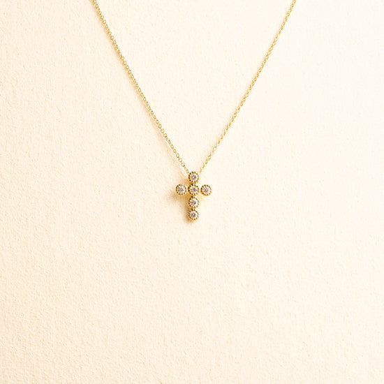 Cruz Oro Amarillo Diamantes 0.11 CT con Bisel Mini con cadena (VAL) 14k