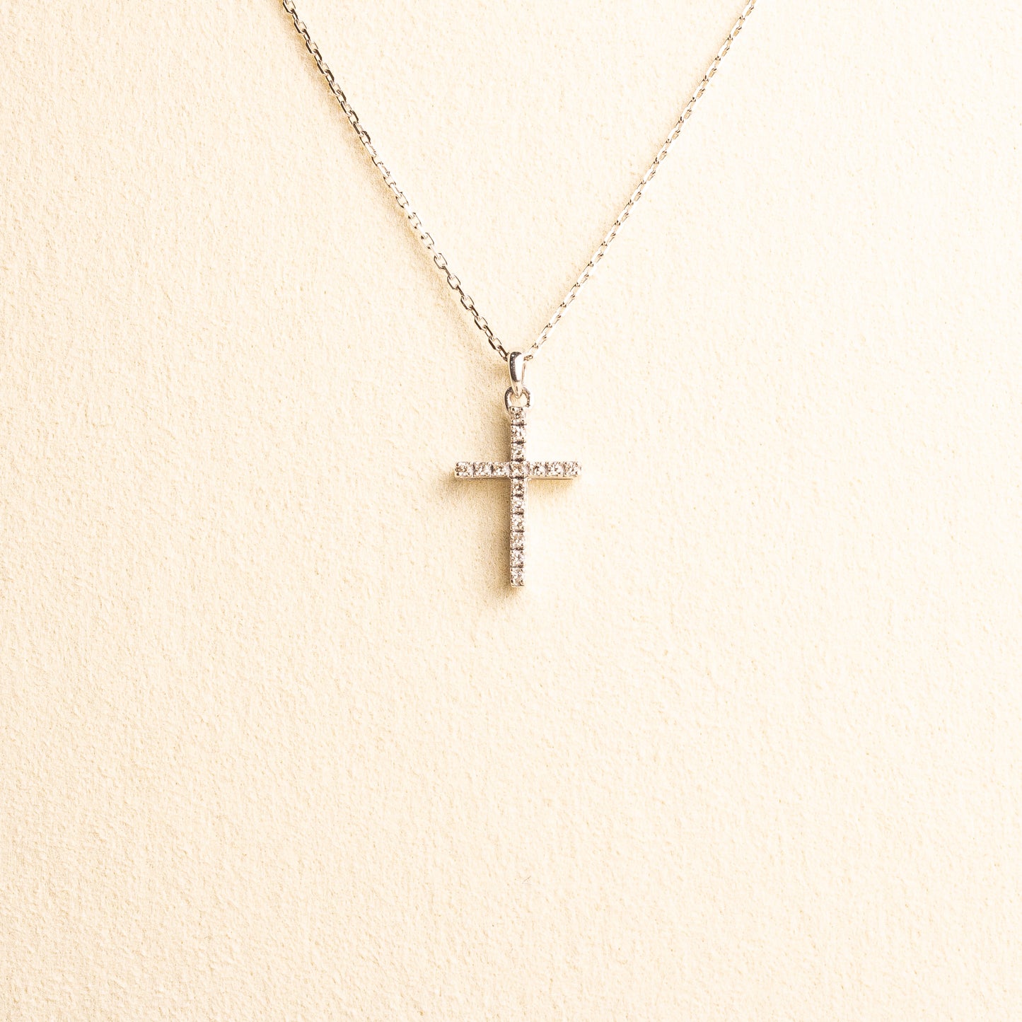 Cruz Oro Blanco Diamantes Med con cadena (INF) 14k