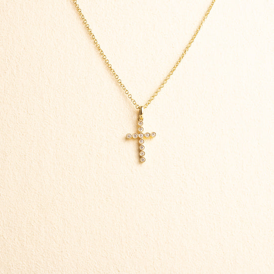 Cruz Oro Amarillo Diamantes 0.06 CT con Bisel Chica (INF) 14k