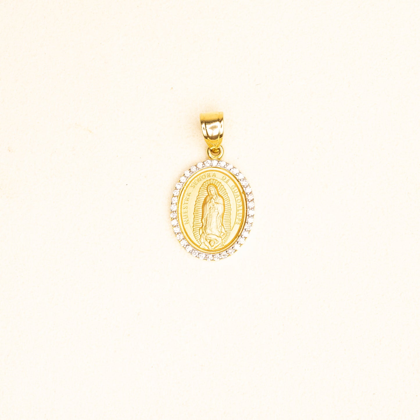 Medalla Oval Virgen de Guadalupe Oro 14k con Diamantes Gde
