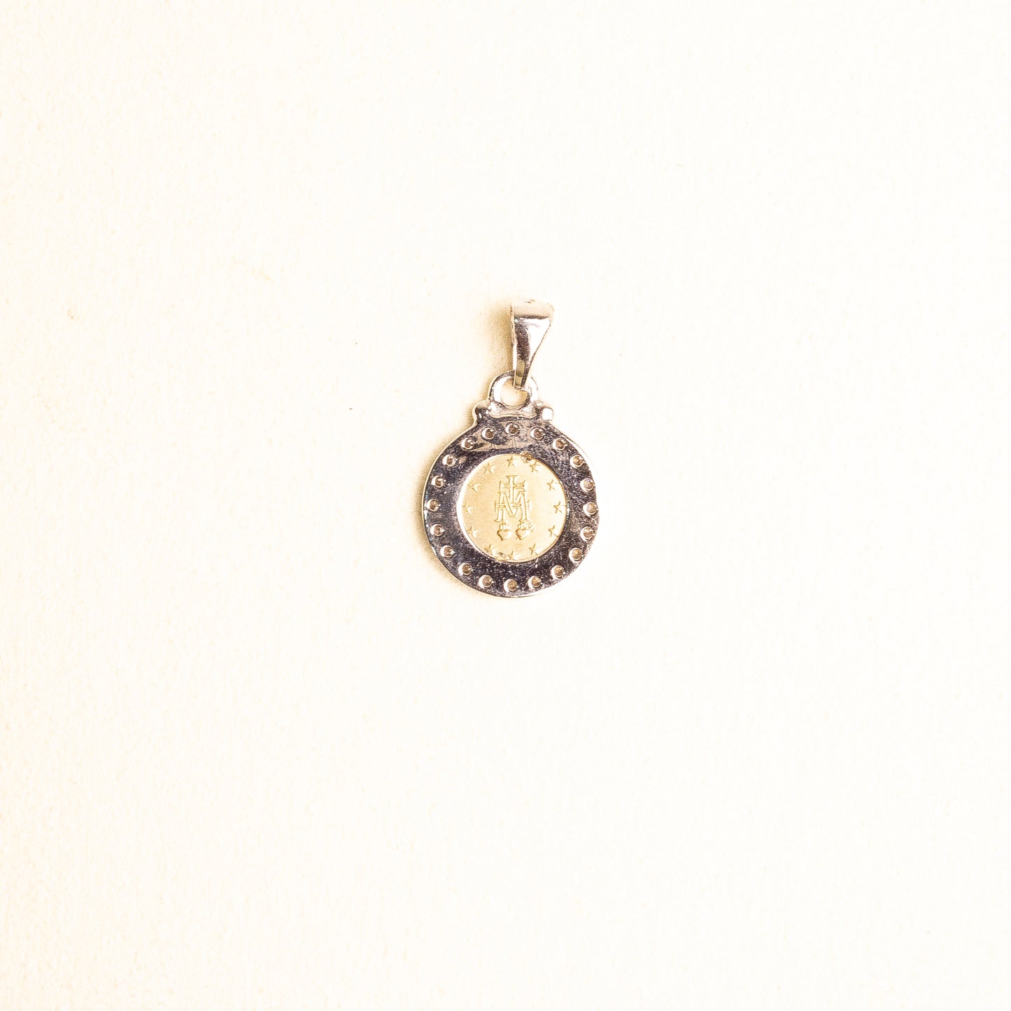 Medalla Rd Virgen Gpe Bisel Oro Blanco 14k con Circonia Chica