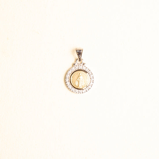 Medalla Rd Virgen Gpe Bisel Oro Blanco 14k con Circonia Chica