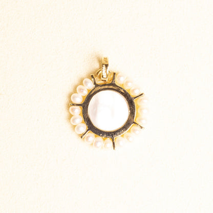 Medalla Rd Virgen Gpe Madre Perla con Perlas Oro 14k