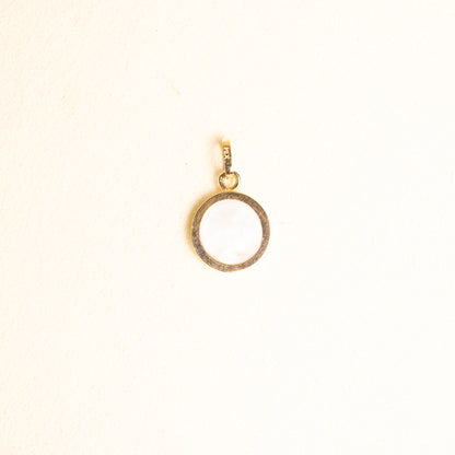 Medalla Rd Madre Perla con Virgen Gpe en Oro 14k