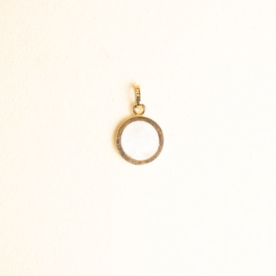 Medalla Rd Madre Perla con Virgen Gpe en Oro 14k