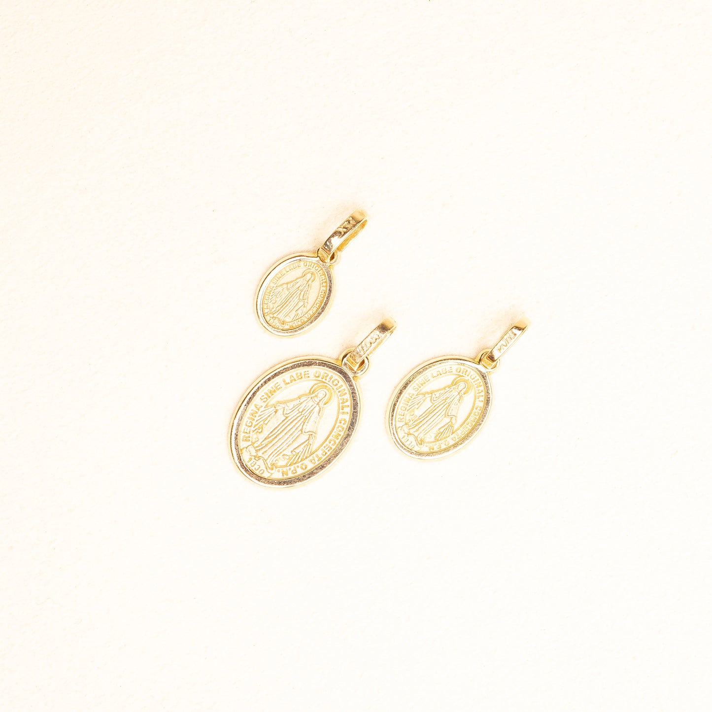 Medalla Bisel Virgen Milagrosa Ovalada Oro 14k
