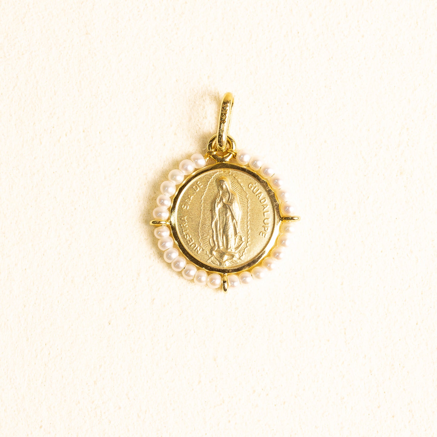 Medalla Virgen Gpe Rd Italiana Oro Mate 14k y Perlas Mediana
