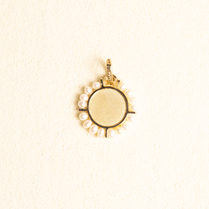 Medalla Virgen Gpe Rd Italiana Oro Mate 14k y Perlas Chica
