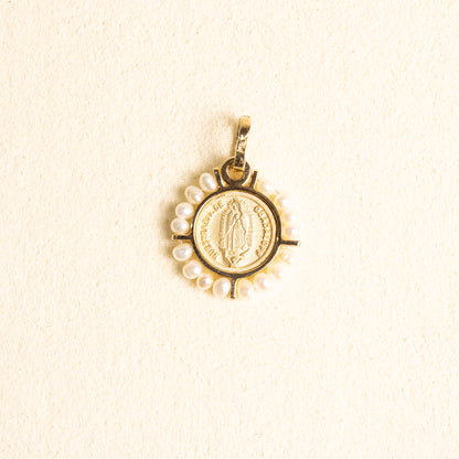 Medalla Virgen Gpe Rd Italiana Oro Mate 14k y Perlas Chica