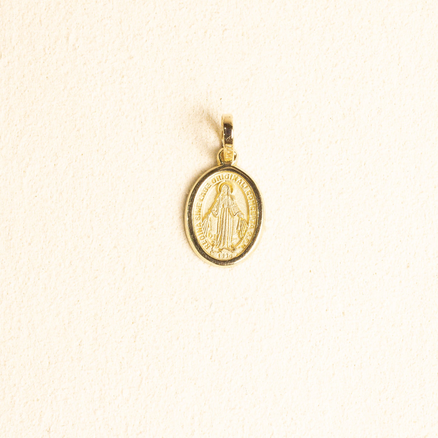 Medalla Bisel Virgen Milagrosa Ovalada Oro 14k