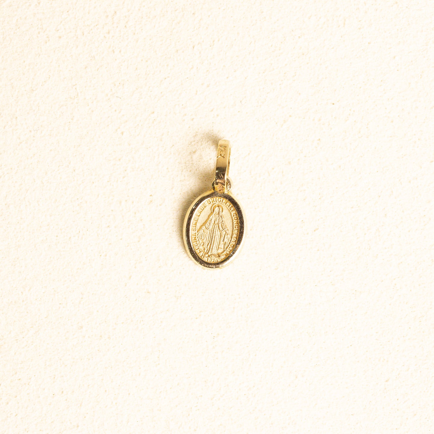 Medalla Bisel Virgen Milagrosa Ovalada Oro 14k