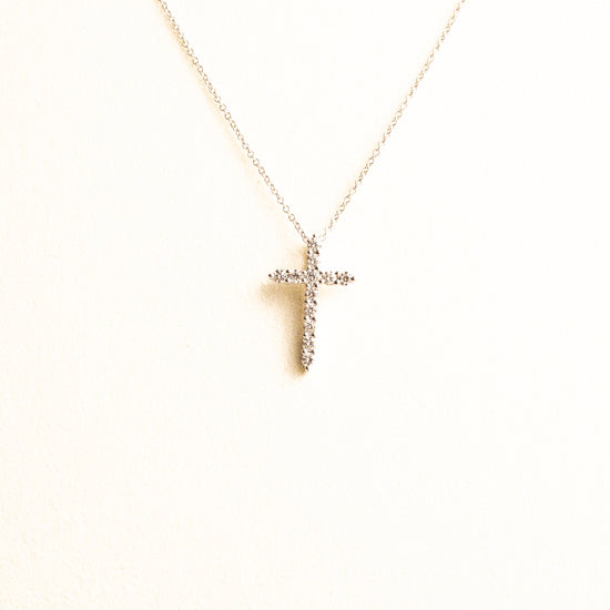 Cruz Oro Blanco Diamantes 0.314 CT Gde con cadena (VAL) 14k