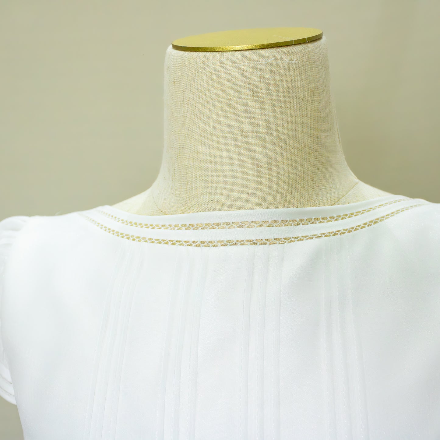 Vestido Comunión Especial Beige Gasa Todo a Tono Sin Rosa